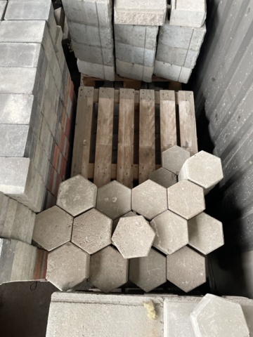 917590-17 approx. 50+ pallet mixed flagstone