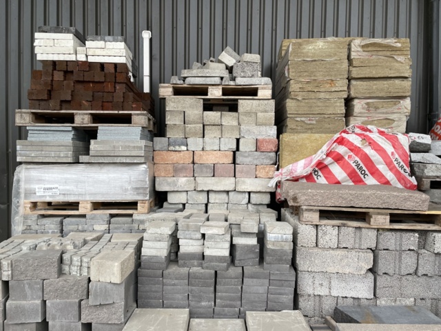 917590-26 approx. 50+ pallet mixed flagstone