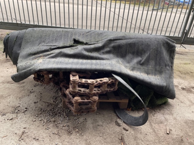 917595-2 Artificial grass roller and large chain