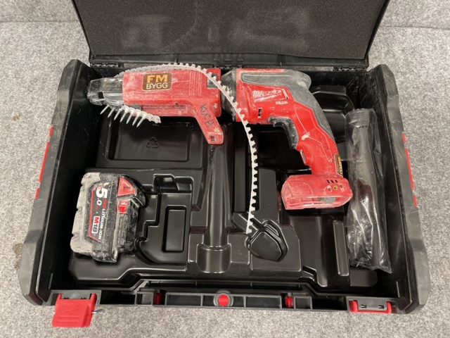 917600-1 Milwaukee drywall screwdriver and magazine