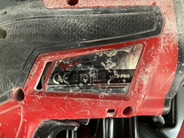 917600-4 Milwaukee drywall screwdriver and magazine