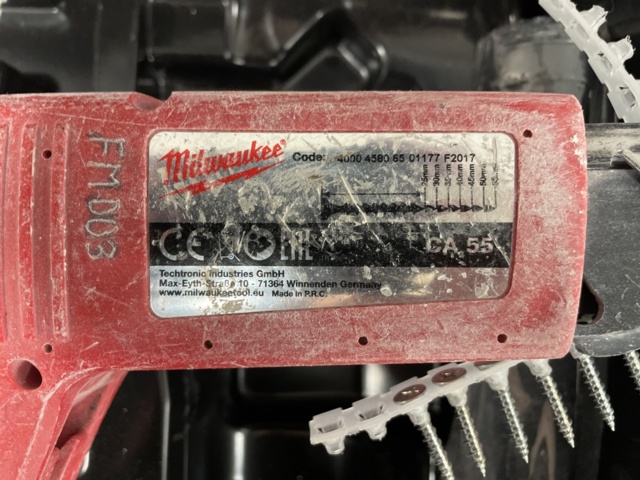 917600-3 Milwaukee drywall screwdriver and magazine