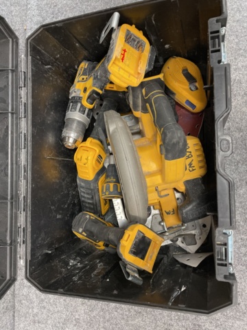 917634-2 DeWalt tools, 4 in a box