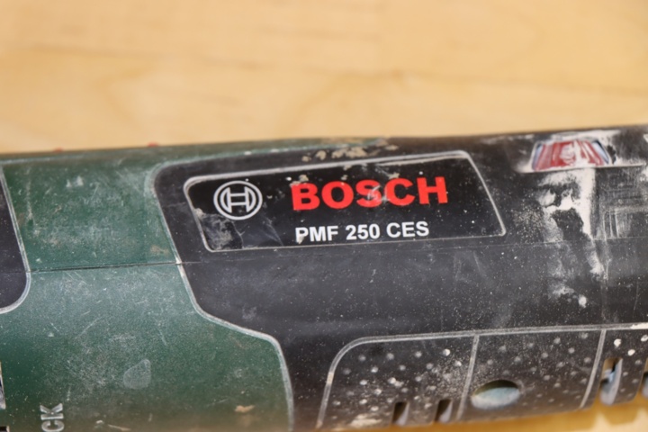 930586-3 Multitool Bosch PMF250CES + Screwdriver Makita