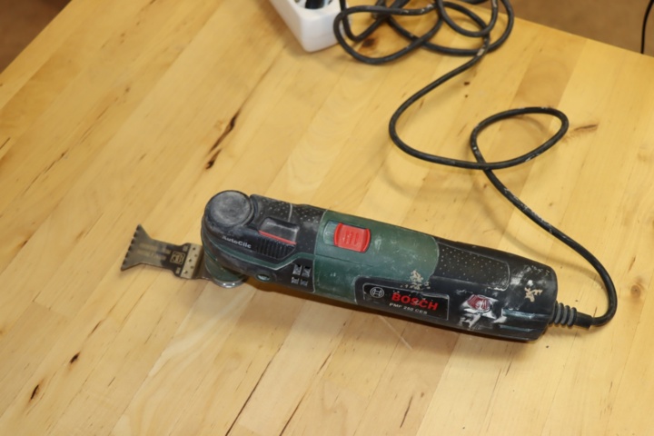 930586-7 Multitool Bosch PMF250CES + Screwdriver Makita