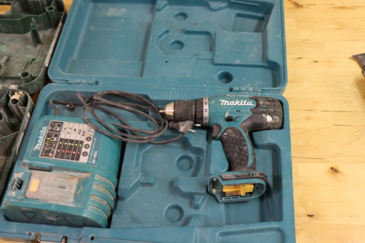 930586-4 Multitool Bosch PMF250CES + Screwdriver Makita