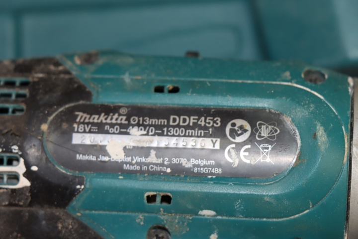 930586-5 Multitool Bosch PMF250CES + Screwdriver Makita