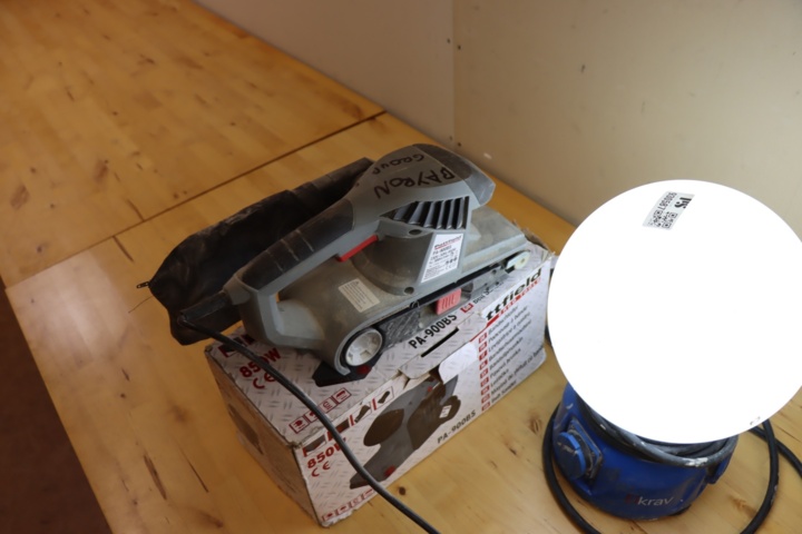 930587-3 Bygglampa + Slipmaskin Pattfield PA-900BS