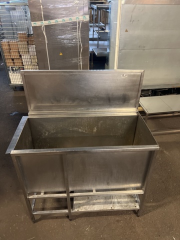 Discharge bench with large ho - PS Auction - We value the future ...