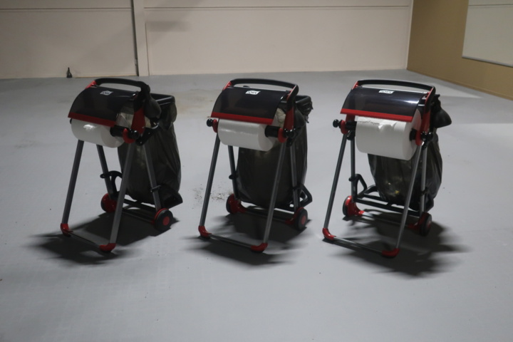957983-2 3 TORK roll holders on wheels with integrated dustbin