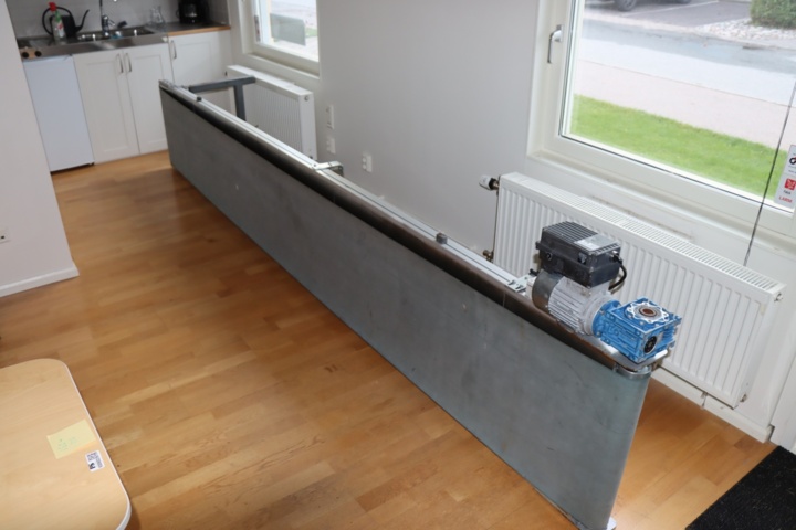 930603-1 Conveyor belt 4m motor driven