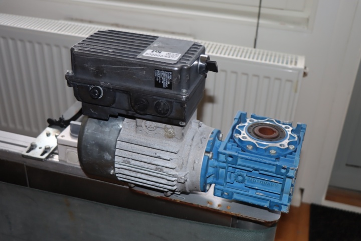 930603-9 Conveyor belt 4m motor driven