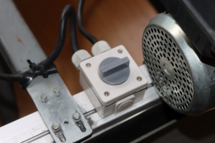 930603-11 Conveyor belt 4m motor driven