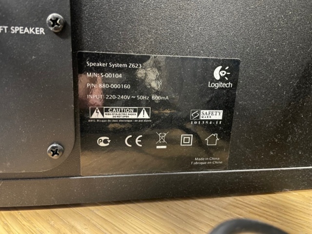 917537-3 Speaker 2.1, receipt printer, router and network switch