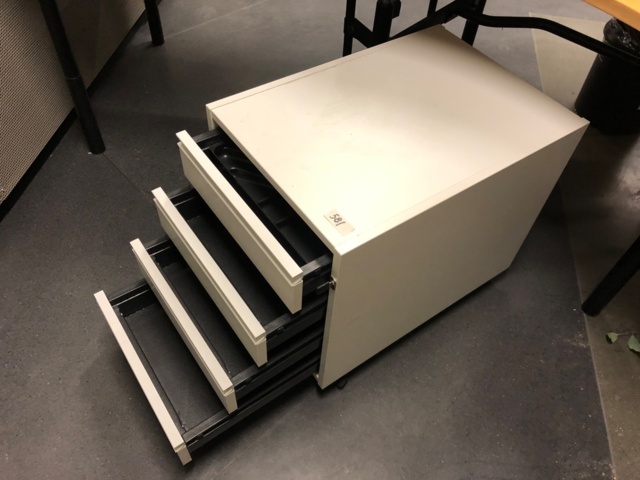 958678-9 Työpiste: pöytä, sermit ja laatikosto - Ei pohjahintaa