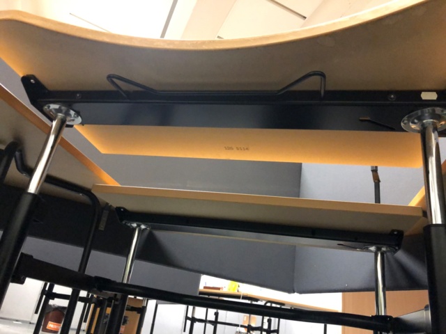 958678-10 Työpiste: pöytä, sermit ja laatikosto - Ei pohjahintaa