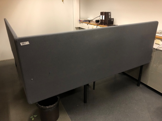 958678-11 Työpiste: pöytä, sermit ja laatikosto - Ei pohjahintaa