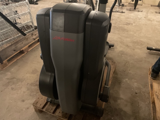 768255-12 Crosstrainer Life Fitness 95x