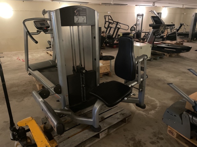 768248-1 Seated calf press - Calf exemption Life fitness