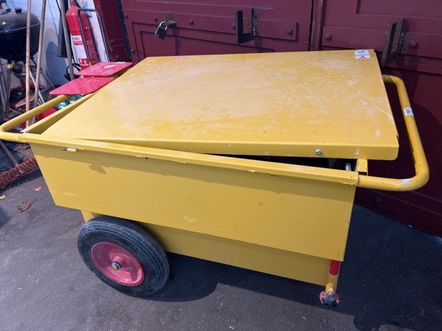 958237-2 Tool container defective