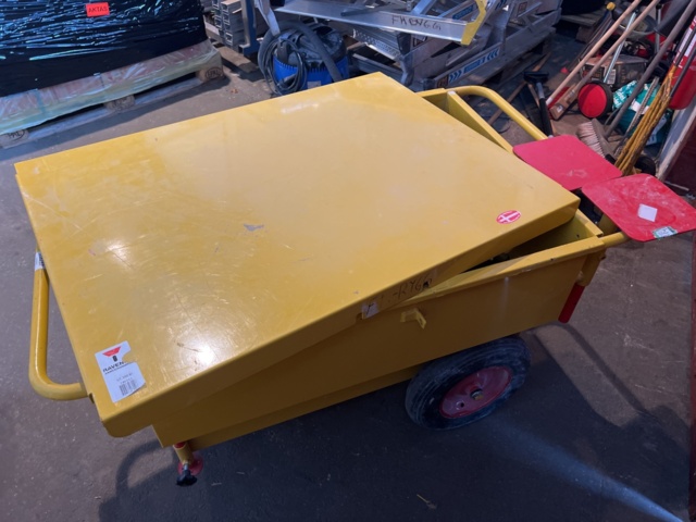 958237-3 Tool container defective