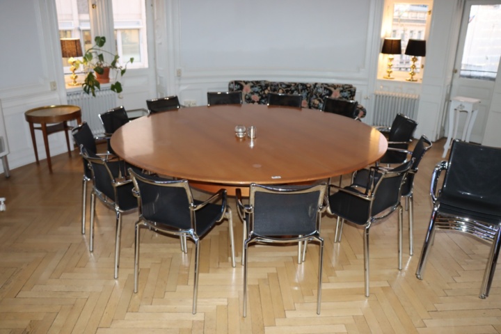 930623-1 Conference table with 16 chairs Alberto Meda Alias