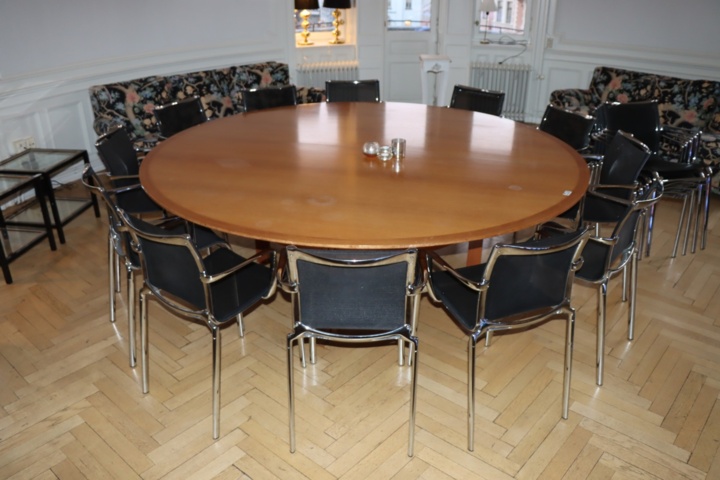 930623-2 Conference table with 16 chairs Alberto Meda Alias