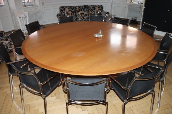 930623-3 Conference table with 16 chairs Alberto Meda Alias