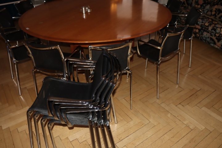 930623-4 Conference table with 16 chairs Alberto Meda Alias