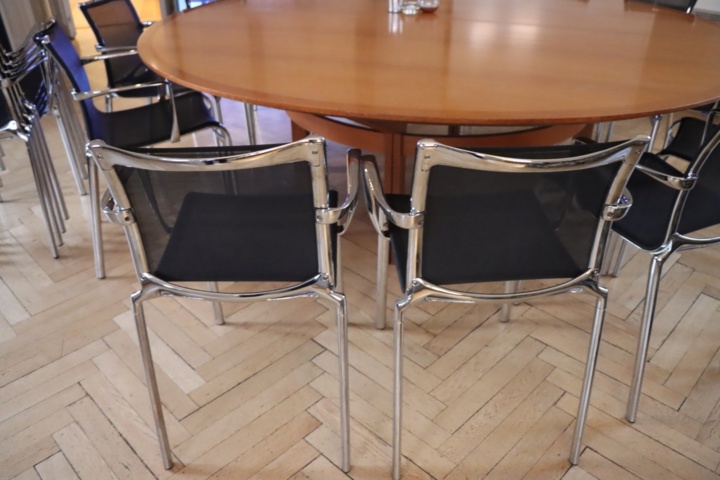 930623-8 Conference table with 16 chairs Alberto Meda Alias