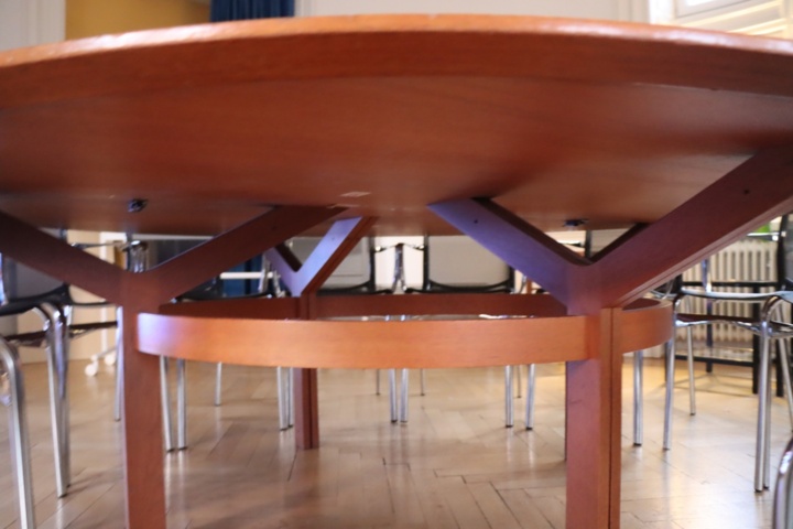 930623-9 Conference table with 16 chairs Alberto Meda Alias