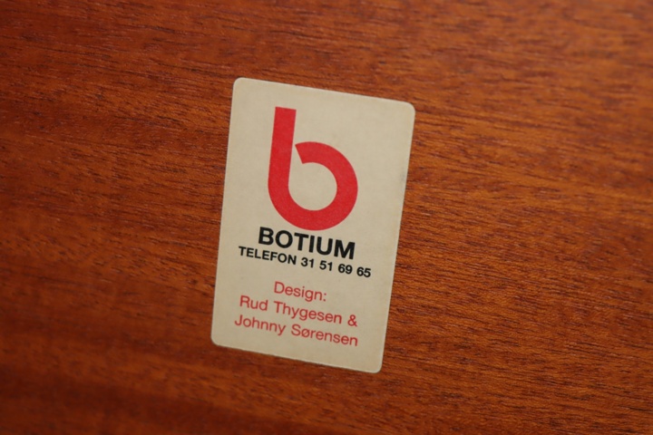 930623-10 Conference table with 16 chairs Alberto Meda Alias