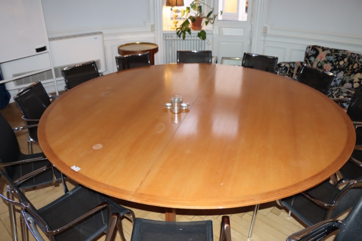 930623-18 Conference table with 16 chairs Alberto Meda Alias