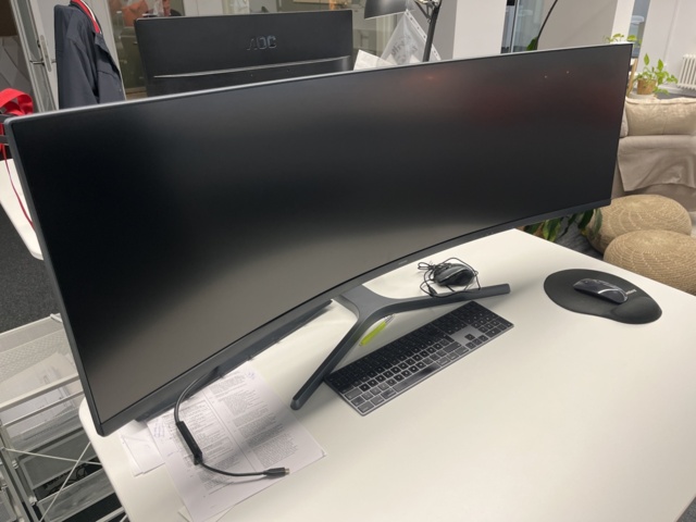 868907-1 Curved computer monitor Samsung 120 cm