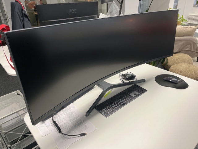 868907-2 Curved computer monitor Samsung 120 cm