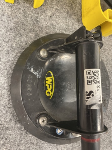 917677-6 Vacuum lifts, 2 pieces