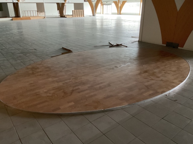 887294-3 Oval exhibition podium with lighting