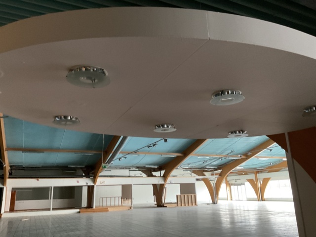 887294-4 Oval exhibition podium with lighting