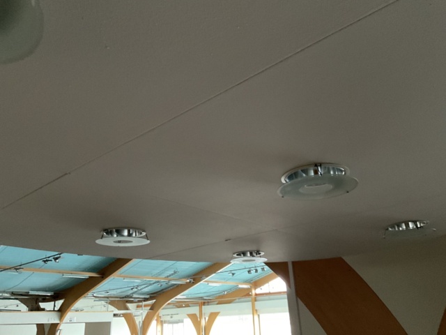 887294-6 Oval exhibition podium with lighting