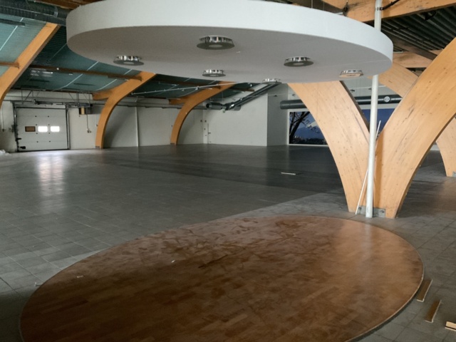 887294-10 Oval exhibition podium with lighting