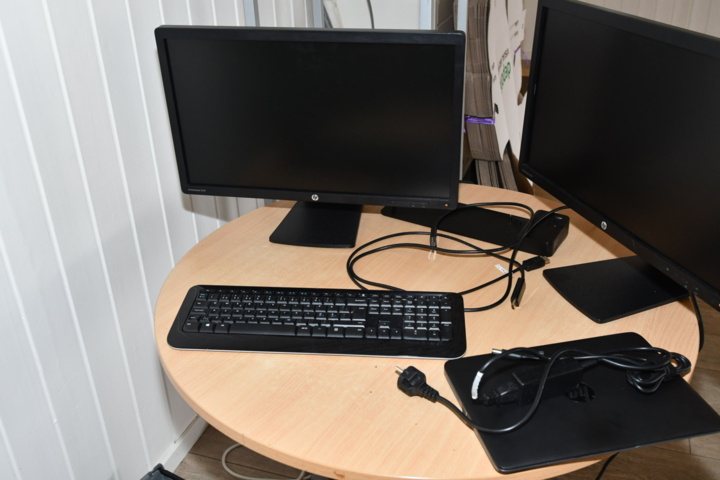 960240-1 Laptop, screens, dock etc