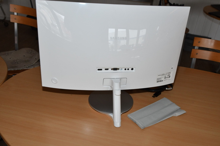 960241-2 Screen, dock, laptop