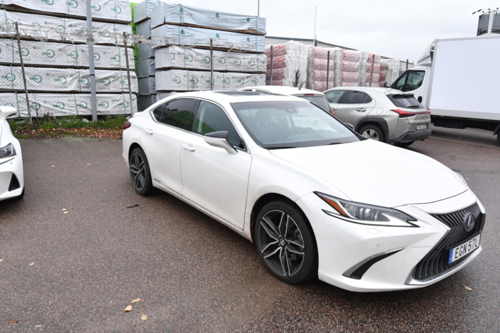 960242-3 Lexus ES 300h 2.5 E-CVT - 2020