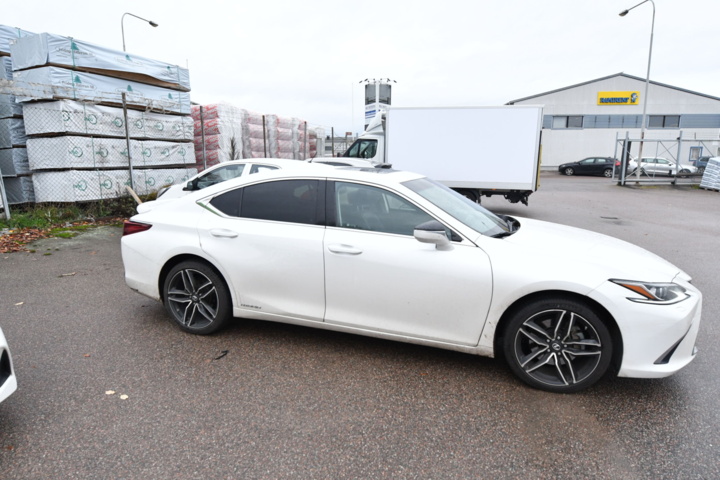 960242-5 Lexus ES 300h 2.5 E-CVT - 2020