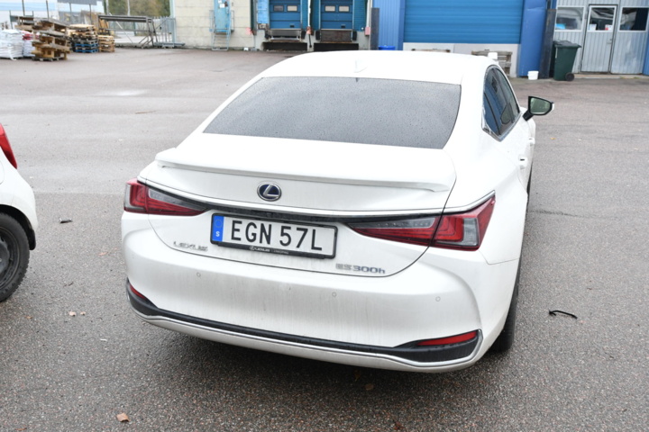 960242-6 Lexus ES 300h 2.5 E-CVT - 2020