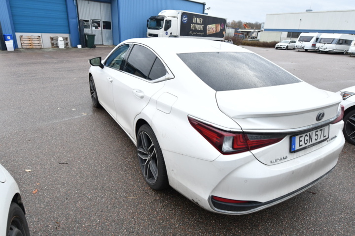 960242-7 Lexus ES 300h 2.5 E-CVT - 2020