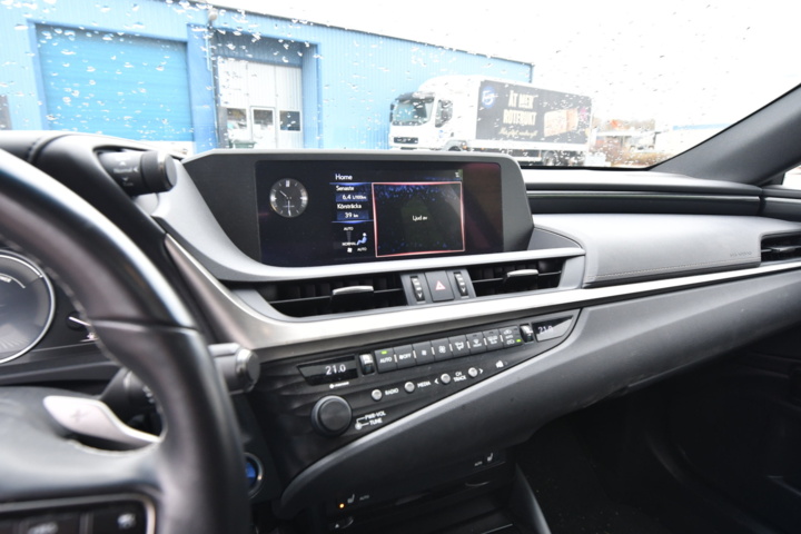 960242-17 Lexus ES 300h 2.5 E-CVT - 2020