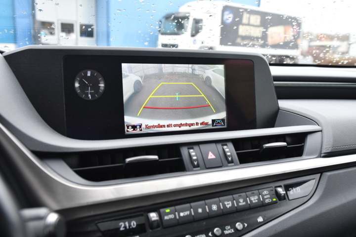 960242-20 Lexus ES 300h 2.5 E-CVT - 2020