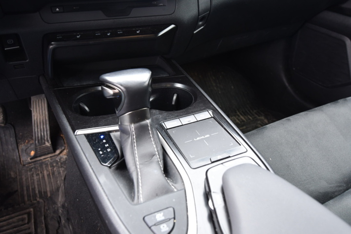 960243-17 Lexus UX 250h 2.0 CVT - 2021