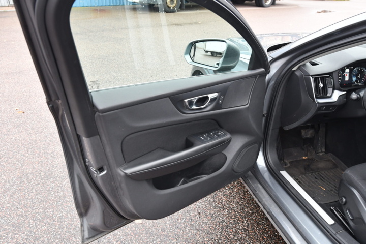 960244-12 Volvo V60 B4 - 2021